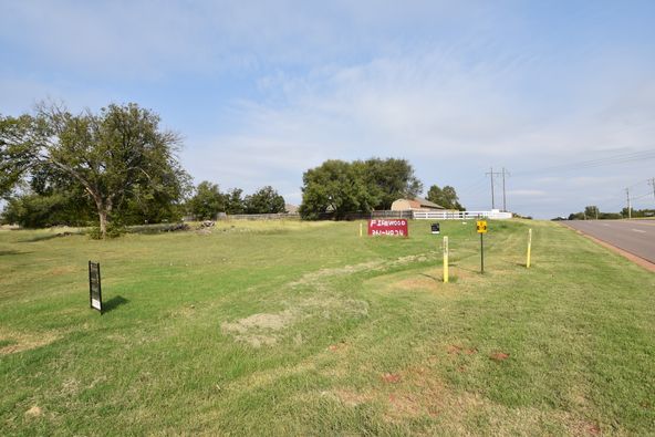Crume: 3421 S Division St, Guthrie, OK 73044